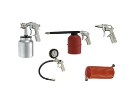 FLAIR sæt med male-, rense- og blæsepistol, dækoppumper og spiralslange arrangeret på hvid baggrund.
