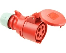 Detaljebillede af PCE CEE mellemleddet, der viser de fem kontakter, det røde kabinet og det grå låg.