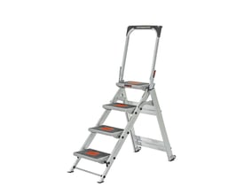 Jumbo Stillads Giant Safety Step trappestige i aluminium med 4 trin, der demonstrerer dens stabilitet og håndværkerkvalitet.