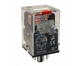 Omron MKS3PI-5 AC24 BY relæ med 11 ben, 3PDT kontakter og mekanisk indikator.