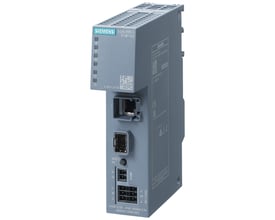 Siemens SCALANCE XCM102 IE mediekonverter i grå plast med RJ45 og SFP-porte, LED-indikatorer og tilslutningsklemmer synlige.
