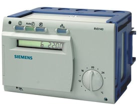 Siemens RVD140-A fjernvarme regulator med digitalt display og drejeknap til temperaturindstilling på hvid og blå enhed.