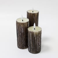 LED bloklys st med tr-look, smelteeffekt og fjernbetjening, 5,5 cm, 10/12,5/15 cm