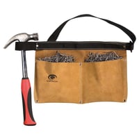 Smpose i skind med 2 lommer og rem