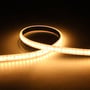 Ansell Lighting P-Cell LED bånd, 5 meter langt, 10mm bredt, med varmt hvidt lys på 2700K, tæt på.