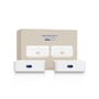 To Ubiquiti UniFi Express 7 Wi-Fi-routere står foran emballagen, hvor 2-pack-varianten er vist.