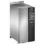 Danfoss VLT FC102 frekvensomformer i IP20C1-kabinet med digitalt display og kontrolpanel, fremstillet af metal og sort plast.