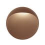 Louis Poulsen Flindt Ø 400 LED væglampe i corten farve, der udsender et varmt, asymmetrisk lys nedad.