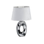 Taba bordlampe fra TRIO Lighting, 33 cm høj, med en sølvfarvet keramikfod og hvid lampeskærm. Lampen har en unik, åben ringformet base.