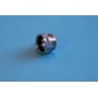 Hanestrom nito tilslutning med udvendig 1/2" gevind og indvendig M22x1 gevind, fremstillet af metal, placeret på en blå baggrund.