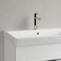 Villeroy & Boch Avento håndvask på 650 mm set forfra med kromarmatur og synligt overløb.