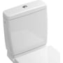 Hvid Villeroy & Boch Subway 2.0 cisterne med forkromet duo trykknap monteret på toiletkumme.