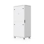 Ubiquiti 42U-rackskab på 1000 mm set skråt bagfra med lukket panel og synligt håndtag.