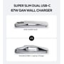 Grafisk sammenligning viser den slanke Deltaco USB-C-vægoplader på 67 W ved siden af en større oplader.
