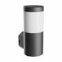 SpectrumLED STELLA COLUMN havelampe set skråt forfra, hvor det cylindriske design og vægbeslaget ses.