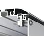 Nærbillede af Rittal montagesæt til Optipanel CP 6053000, viser skruemontering i aluminiumsprofil og panel.