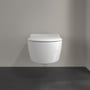 Villeroy & Boch Avento 5656-toilettet set lige forfra, væghængt med lukket sæde i badeværelset.