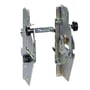 Schneider Electric draw-out chassis fast NSX400-630 i metal med sorte drejeknapper og monteringsdetaljer på hvid baggrund.