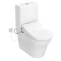 Toto Washlet RG Lite gulvstående toilet i hvid med douchefunktion og P-lås, vist med tilsluttet strømkabel på hvid baggrund.