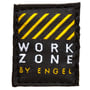 Vævet WorkZone by Engel-logo på sort stof, vist som mærke til den sorte FE Engel-knæpude.