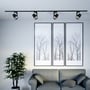 Fire sorte V-TAC 35 W LED-skinnespots med 3-faset tilslutning er monteret på skinne i en stue.