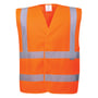 Detaljeret billede af Portwest Hi-Vis vest i orange S/M, der viser mærkater og syninger samt reflekterende bånd.