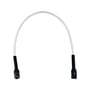 Deltaco Cat6a patch kabel i hvid med bøjelige, sorte RJ45-stik på begge ender, isoleret på hvid baggrund.