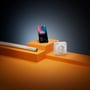 LEDVANCE LED-rør T8 Performance connected står sammen med en telefon og en sensor til intelligent styring.