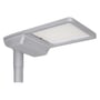 Ledvance Streetlight Flex L LED-gadebelysning i hvid, monteret på en mast og set skråt oppefra med LED-lysfeltet synligt.