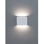 Lumenlight Bari Maxi væglampe monteret på en grå væg og tændt med lys, der stråler opad og nedad.