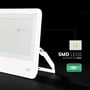 Udsnit af V-TAC 300 W LED-projektør med grafik, der viser en CREE SMD-chip og effektivitet på 135 lm/W.