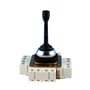 Tættere vinkel på Schneider Electric XD2CC1111 4-vejs joystick-controlleren, der viser monteringsdetaljer og 30mm grebet.