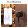 Aqara Outdoor Plug H2 EU i en udendørs stikkontakt ved siden af en mobilskærm med energiforbrugsgraf.