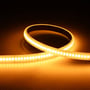Ansell Lighting P-Cell LED strip 50 meter på 24V med varm hvidt lys, viser fleksibel montering på mørk baggrund.