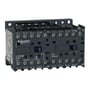 Schneider Electric TeSys K kontaktor LC2K0901B7 9A, 24V AC, med fokus på mærkatdetaljer, terminaler og mærkning.