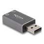 DeLock eksternt USB-lydkort set skråt med USB-A-stikket tydeligt fremme.