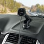 Verbatim Charge 'n' Drive Qi2 magnetisk biloplader monteret på bilens instrumentbræt uden telefon, viser sugekopmontering.