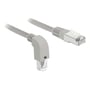 DeLock Cat.6A S/FTP-netværkskabel på 0,5 meter set tæt på med et nedadvinklet og et lige RJ45-stik.