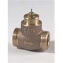 Danfoss VMA 15 sædeventil i rødgods med udvendigt gevind og synlig ventilspindel, vist på lysegrå baggrund.