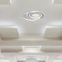 Den hvide V-TAC VT-7747 loftlampe monteret på et moderne, firkantet hvidt loft med indirekte lys.