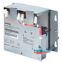 Sidebillede af Siemens Sitop Power akkumodul, viser mærkater med produktinformation og tekniske specifikationer samt tilslutningspunkter.