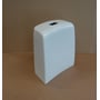 Ifö Spira cisternekappe af hvidt porcelæn til Ifö Spira toilet, vist på brun baggrund med let skygge.