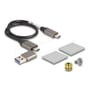 DeLock-kabinet til M.2 NVMe SSD vist sammen med USB-C-kabel, varmeledende puder, skrue og beslag.