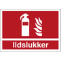 Skilt i plast med rød baggrund og hvide symboler for ildslukker og flammer, samt teksten "Ildslukker" nederst.
