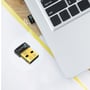 TP-Link UB600 nano USB-adapter ligger ved siden af en bærbar computer, mens et cirkelfelt viser USB-stikket tættere på.