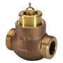 Danfoss VMA15 2-vejs sædeventil i messing med udvendigt 3/4" gevind, DN15, vist med pil for flowretning.