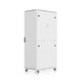 Ubiquiti 42U-rackskab på 1000 mm set skråt bagfra med lukket bagpanel og hjul.