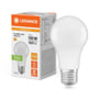 LEDVANCE LED-standardpæren står ved sin æske, hvor 13 W, 1521 lm, 2700 K og E27-fatning fremgår.