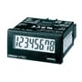 Omron H7EC 1/32DIN samletæller i sort urkasse med et 8-cifret LCD-display, der viser tallet 12345678.