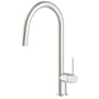 ADORA Gracili U Flex køkkenarmatur i børstet rustfrit stål med en høj, buet tud og et enkelt greb til betjening af vand. Armaturet har en mat krom finish og ren, moderne design.